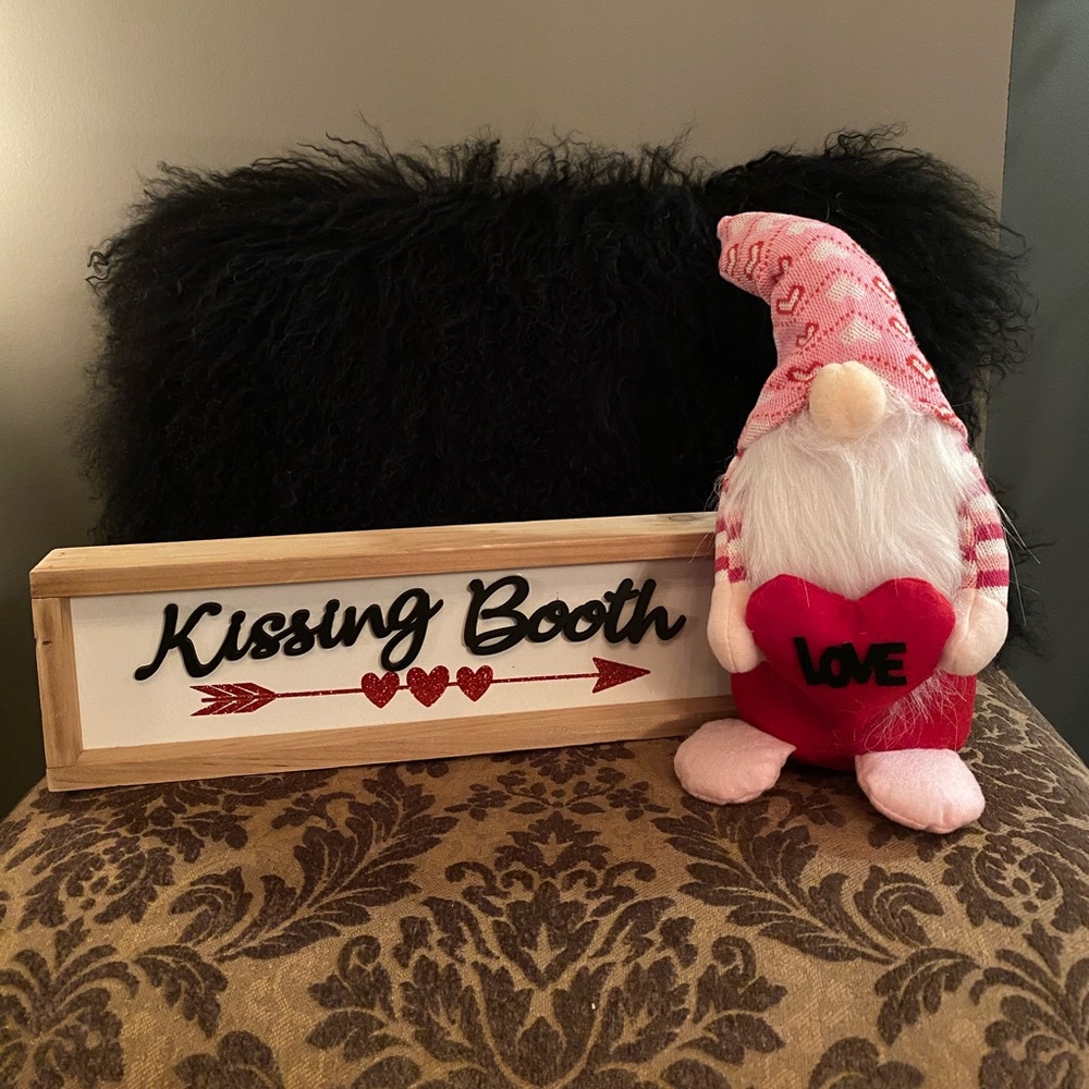 Kissing Booth Wooden Sign & Love Gnome